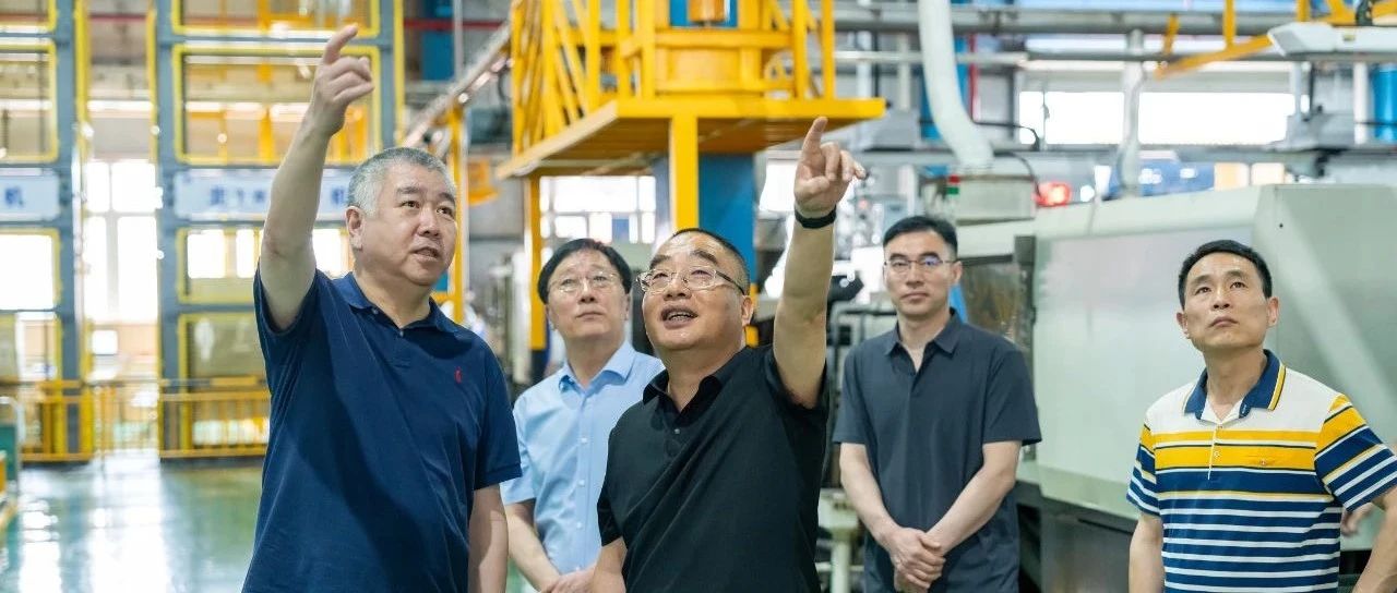 中国建筑金属结构协会会长曲琦一行调研公元